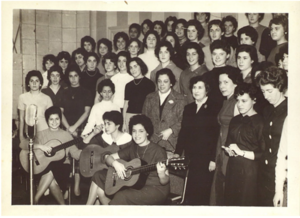 Montserrat Campmany amb un grup d'alumnes el 1963