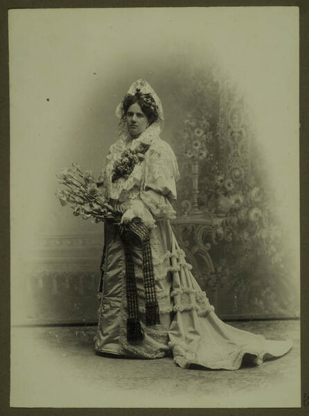 Clara Noble el 1904,  reina dels Jocs Florals (mrgll-Ftgr. 15_11b-033)