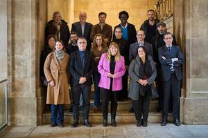 La consellera Garriga i els directors de les institucions culturals que han presentat el Decàleg